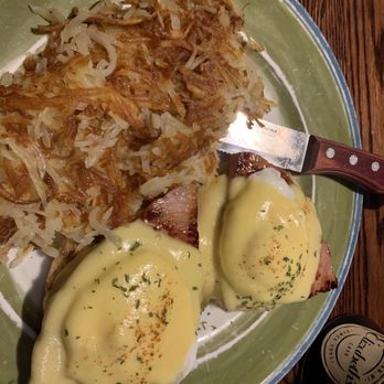 Elizabeth's Cafe - Classic Eggs Benedict - the ham was very thick and juicy - Cafes Near Me - Delavan, Wisconsin