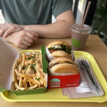 Plantees - Mushroom burger, buffalo chicken sandwich, animal style fries - Burgers Near Me - Orlando, Florida Plantees - Mushroom burger, buffalo chicken sandwich, animal style fries - Burgers Near Me - Orlando, Florida