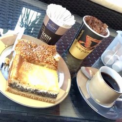 Backstube Siebrecht - Sehr leckeren gefüllten Bienenstich und Mohnkuchen mit Eierschecke nach altem DDR Rezept.