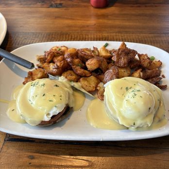 Claire's Restaurant - Eggs Benedict - Breakfast & Brunch Near Me - Edmonds, Washington