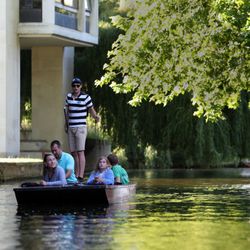 Scholars Punting Cambridge - Punting by the New court Cambridge