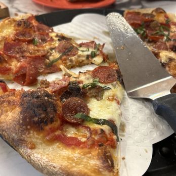Catalyst Pizza - HOUSE HOG - Pizza Near Me - Grants Pass, Oregon Catalyst Pizza - HOUSE HOG - Pizza Near Me - Grants Pass, Oregon
