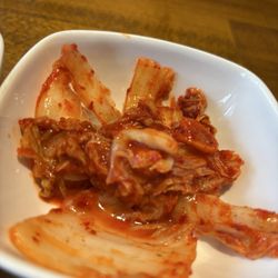 Dubu Dubu - Cut kimchi ban chan