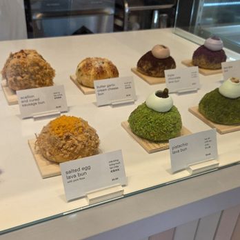 La La Bakeshop - Vietnamese Near Me - North York, Ontario
