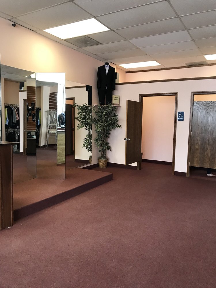 LIVONIA TAILORING & MORE Updated October 2024 18778 Middlebelt Rd, Livonia, Michigan