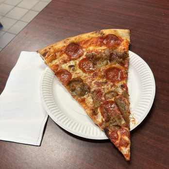 Rocco's NY Pizzeria & Pasta - Big ass slice. It wasn't too bad. - Pizza Near Me - Las Vegas, Nevada Rocco's NY Pizzeria & Pasta - Big ass slice. It wasn't too bad. - Pizza Near Me - Las Vegas, Nevada
