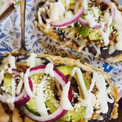 Nana's Taqueria - Molletes con Chicharrón