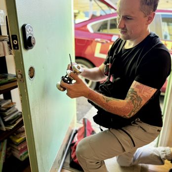 Ladonin Locksmith - Lock Change from $125 - Keys & Locksmiths Near Me - Los Angeles, California Ladonin Locksmith - Lock Change from $125 - Keys & Locksmiths Near Me - Los Angeles, California