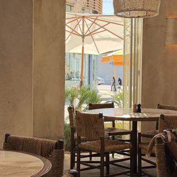 Great White - decor - Breakfast & Brunch Near Me - Los Angeles, California Great White - decor - Breakfast & Brunch Near Me - Los Angeles, California