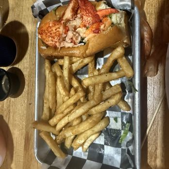 Surf 6 - Lobster roll - American Near Me - Old Orchard Beach, Maine