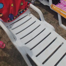 They have lots of lawn chairs but many have cracks on them. They have lots of lawn chairs but many have cracks on them.