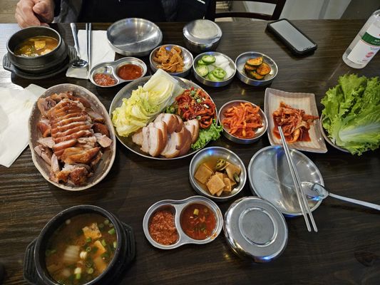 LA 장충 평안도 족발집 (올림픽점) LA Jangchung Jokbal by null