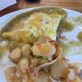 Los Tres Cochinitos - Chile Verde Omelette - Mexican Near Me - Wilmington, California Los Tres Cochinitos - Chile Verde Omelette - Mexican Near Me - Wilmington, California