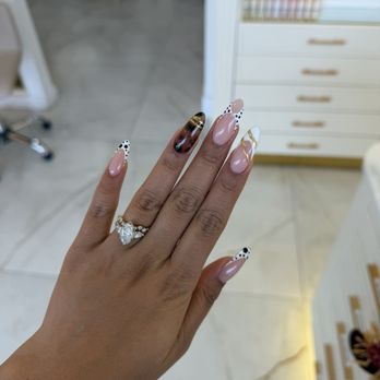 Chloe Nail Lounge - Nail Salons Near Me - Orange, California