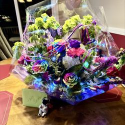 Numa's Florist - The way the lights bounce off the cellophane they wrap it in for you is even beautiful.