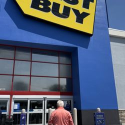 Best Buy Clearwater - Man on a mission! Getting television!