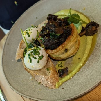 The Hardware Société - Baked eggs with mushrooms - Breakfast & Brunch Near Me - Barcelona, B The Hardware Société - Baked eggs with mushrooms - Breakfast & Brunch Near Me - Barcelona, B