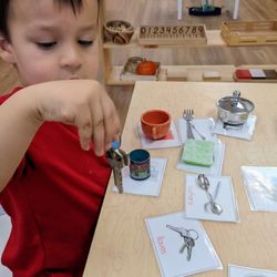 Casa de Montessori - "One language sets you in a corridor for life. Two languages open every door along the way."
-Frank Smith

Aprende español con nosotros!