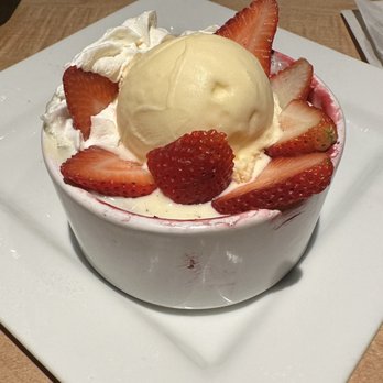 Fairpark Grill - Berry Cobbler with Ice cream - Seafood Near Me - Tupelo, Mississippi