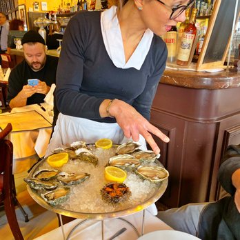 Chez André - Chez André waitress and fresh oysters by Jeremiah Christopher - French Near Me - Paris, 75