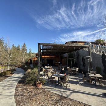 CAST Wines - Outside Seating area - Wine Tasting Room Near Me - Geyserville, California