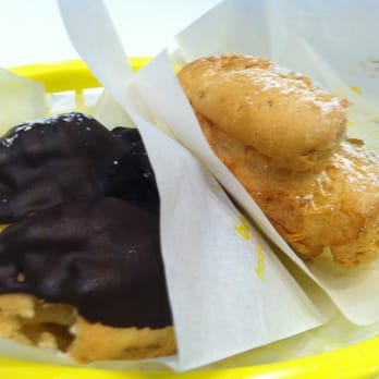 Beard Papa's - Eclair and strawberry - Desserts Near Me - Los Angeles, California