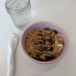FreshFit Cafe - Chocolate & peanut butter açaí bowl