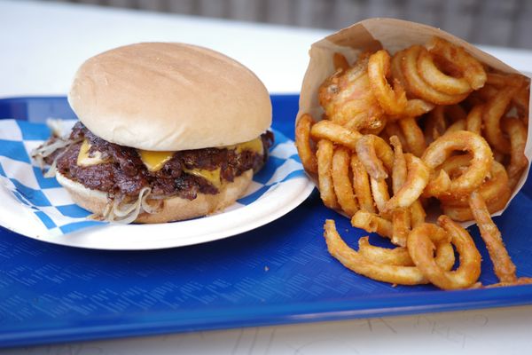 Goldburger Chinatown by null