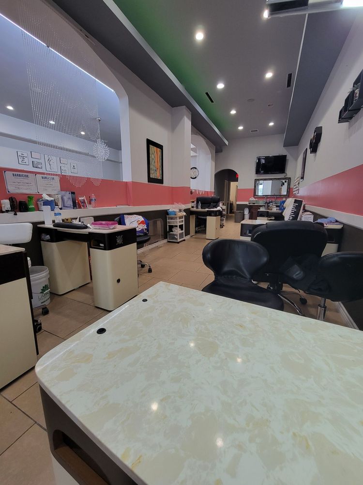 Honey Nails Spa Logo