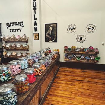 Southern Sugar Saloon - Ice Cream & Frozen Yogurt Near Me - Winchester, Tennessee Southern Sugar Saloon - Ice Cream & Frozen Yogurt Near Me - Winchester, Tennessee