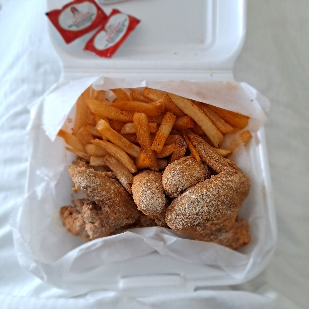 Quickie's Burgers, Wings and Fish, Dania Beach Roadtrippers