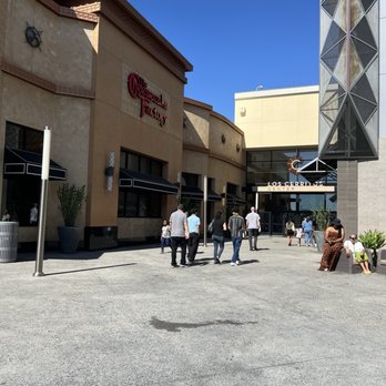 Los Cerritos Center - Shopping Centers Near Me - Cerritos, California