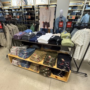 Levi’s Outlet Store - Men's Clothing Near Me - Clinton, Connecticut