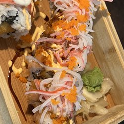 Roll & Rock Sushi Station - Titanic Roll