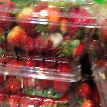 Star Market - Just another tray of moldy strawberries. - Grocery Near Me - Boston, Massachusetts