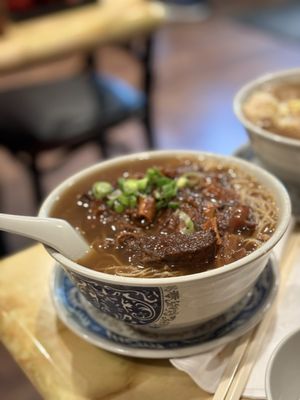 Mike's Noodle House by null