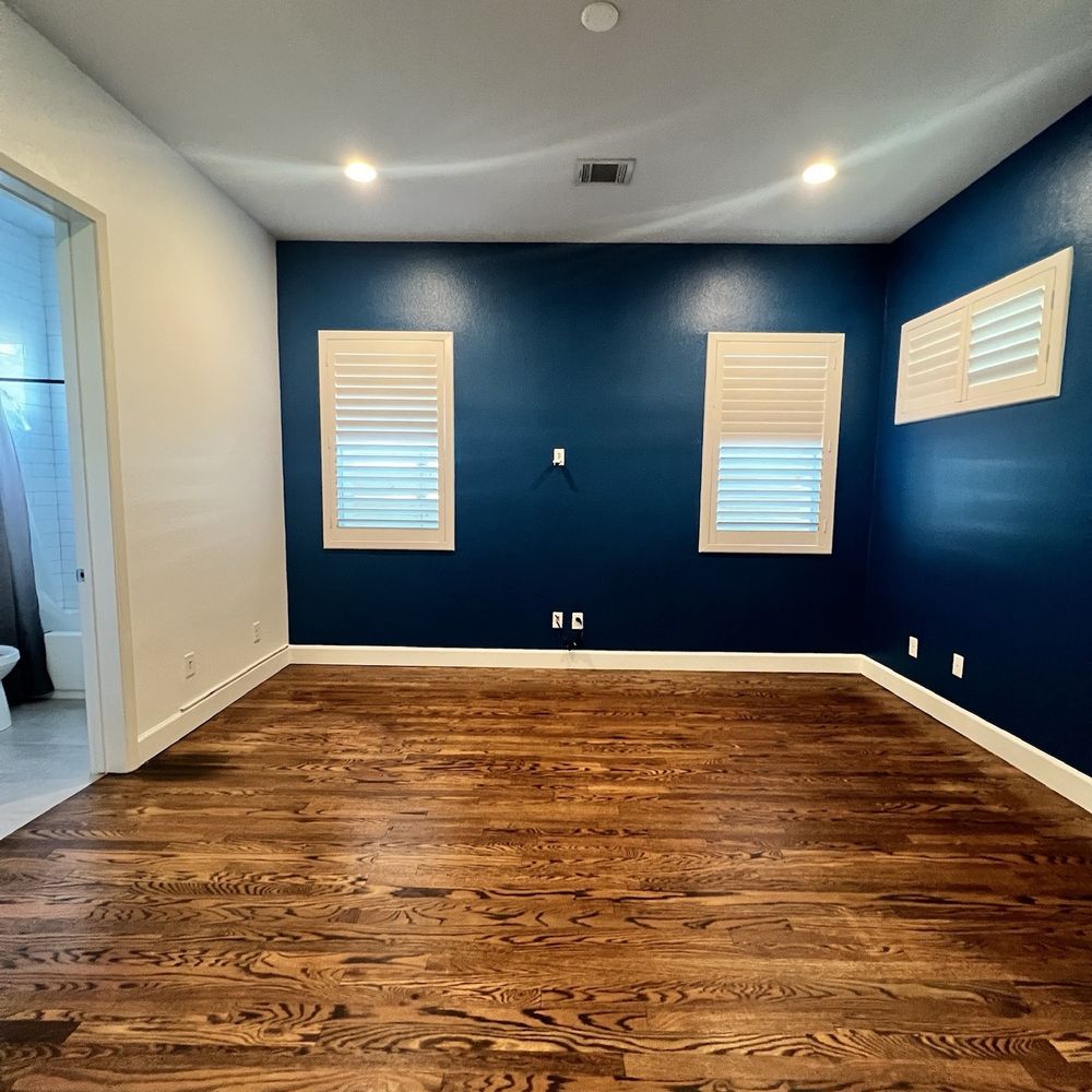 Bedroom painted blue and white