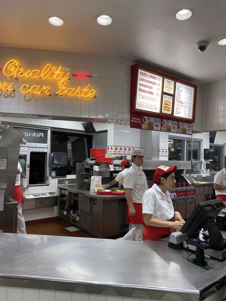 In-N-Out Burger - Photo 2