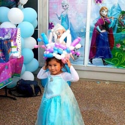 Texas Party Business - Dallas - Queen Elsa enjoying her Frozen birthday bash.
