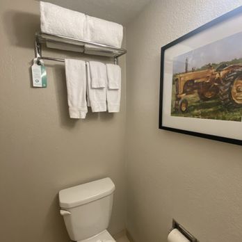 Knott’s Hotel - Clean bathroom lots of towels - Hotels Near Me - Buena Park, California Knott’s Hotel - Clean bathroom lots of towels - Hotels Near Me - Buena Park, California