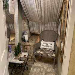 The Cobblestone Rose - Changing Room