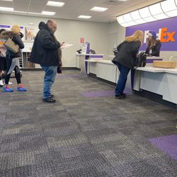 FedEx Ship Center - Fed ex front counter