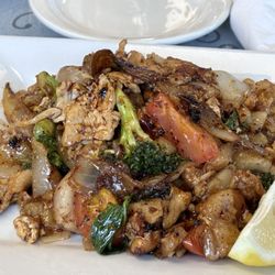 Thai Cuisine Restaurant - Drunken Noodle*