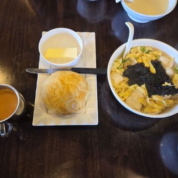 Inshou Cafe - Pineapple Buns and Dumplings in Soup - Chinese Near Me - San Mateo, California
