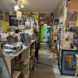 Pacific Grove Ice Cream Shoppe - Interior