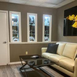 Longboat Lashes & Skincare - Longboat Lashes & Skincare lobby.