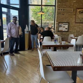 Sun Rey Cafe - Seating - Breakfast & Brunch Near Me - Chicago, Illinois