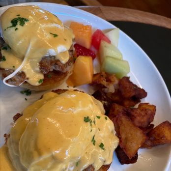 Cappy's Restaurant - Benedict sausage - New American Near Me - San Antonio, Texas