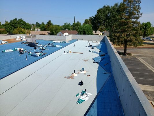 Eight Home Improvement Service Logo