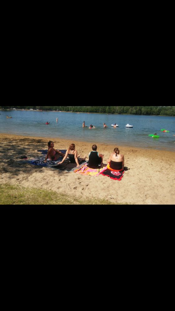 Oasis Lake Day Park Logo